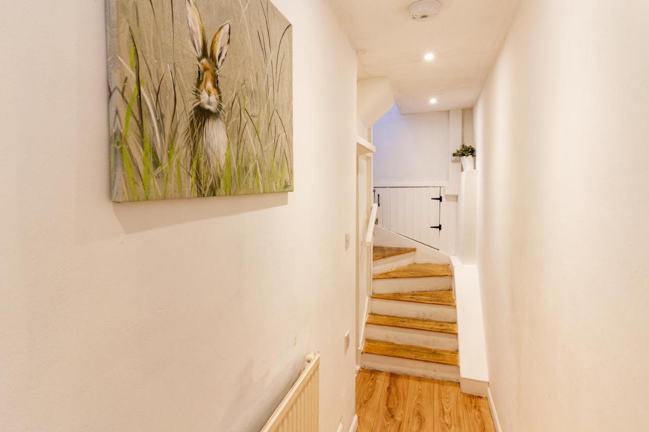 The Shoe Box Cottage With Allocated Parking Malmesbury Εξωτερικό φωτογραφία