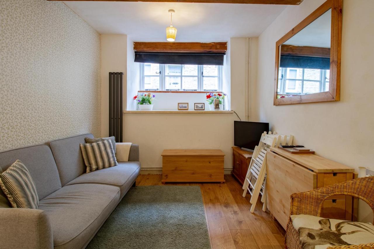 The Shoe Box Cottage With Allocated Parking Malmesbury Εξωτερικό φωτογραφία
